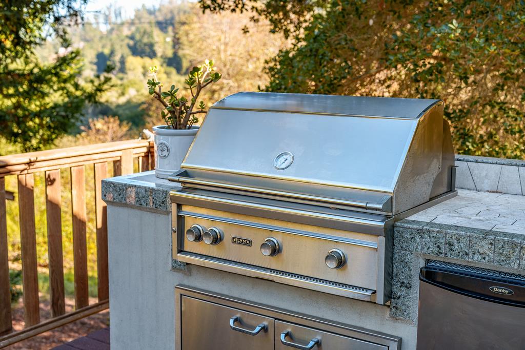 1000 Larkin Valley RD