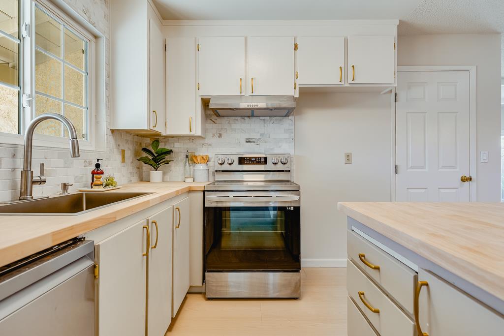 3011 Remington WAY