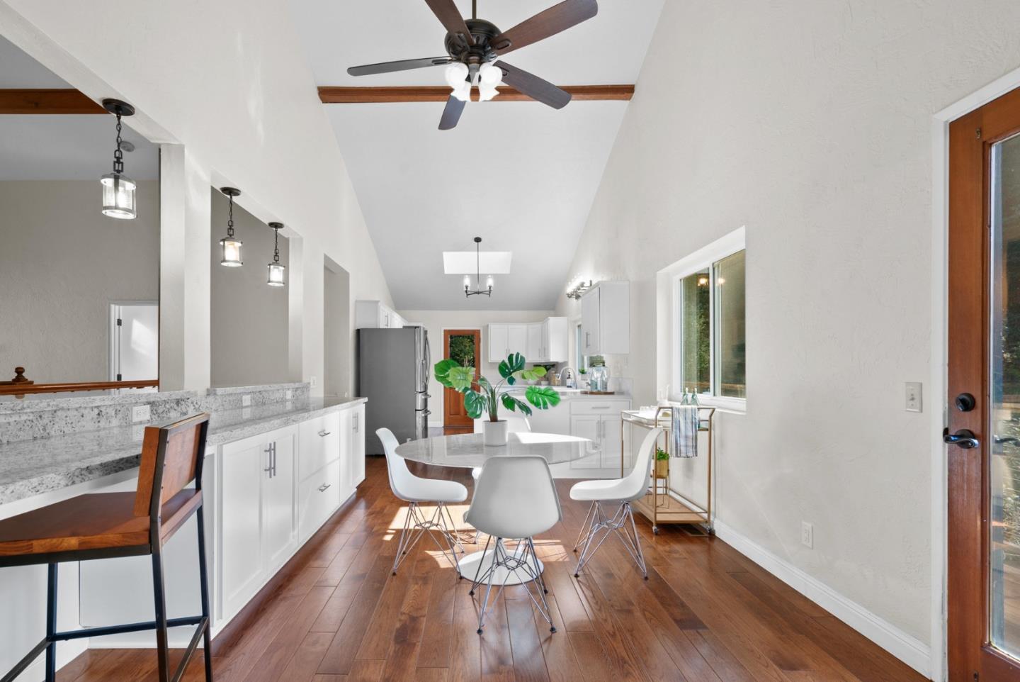 1252 Redwood DR