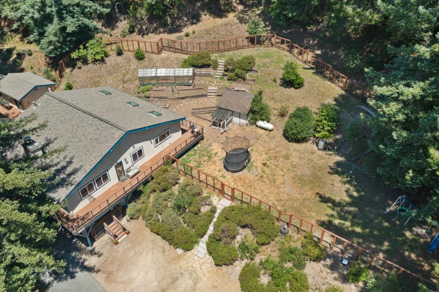 1252 Redwood DR
