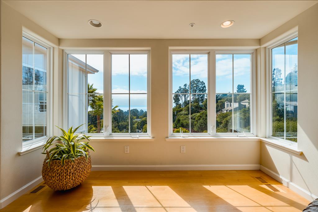 702 Vista Del Mar DR