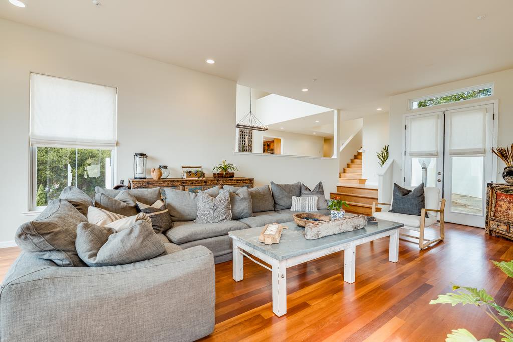 702 Vista Del Mar DR