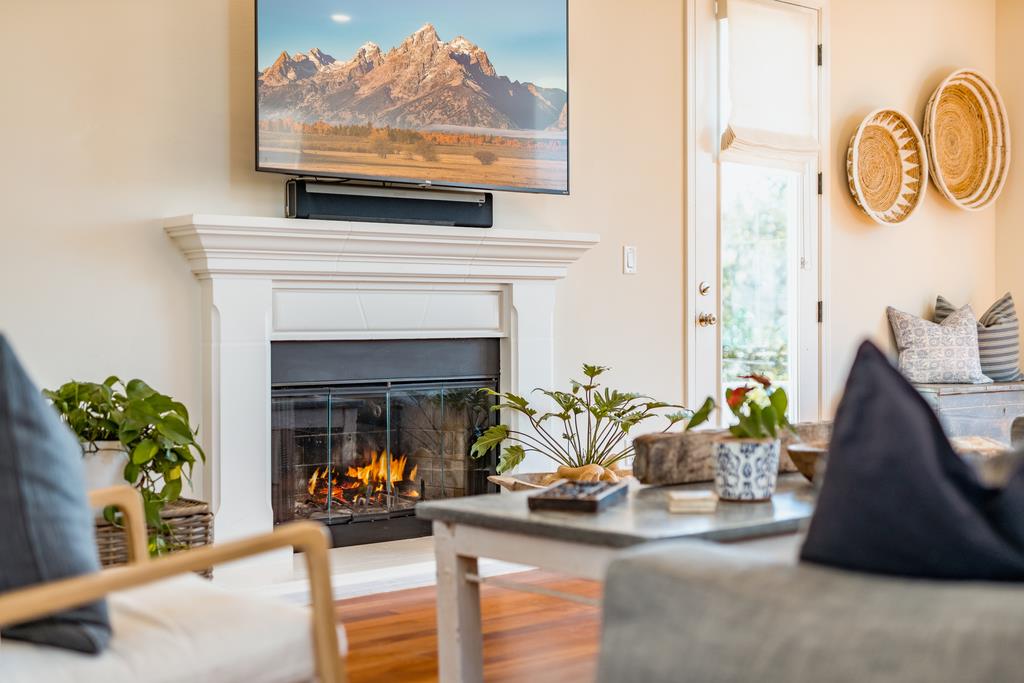 702 Vista Del Mar DR