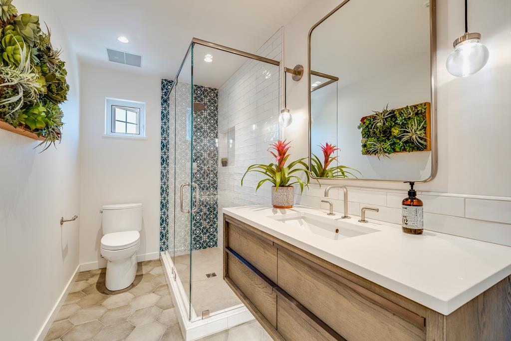 702 Vista Del Mar DR