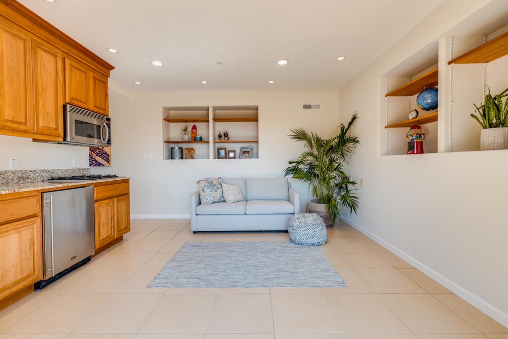 702 Vista Del Mar DR