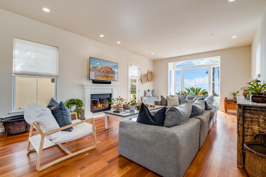 702 Vista Del Mar DR