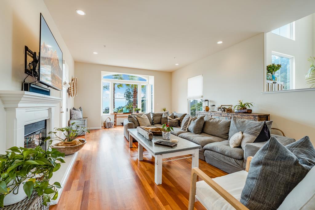 702 Vista Del Mar DR