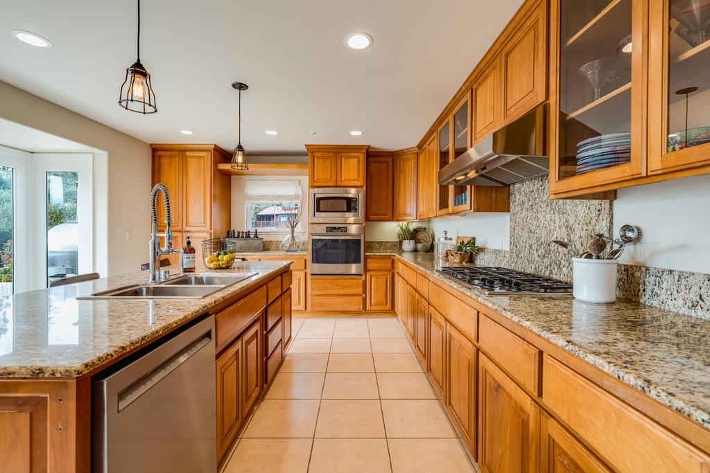 702 Vista Del Mar DR