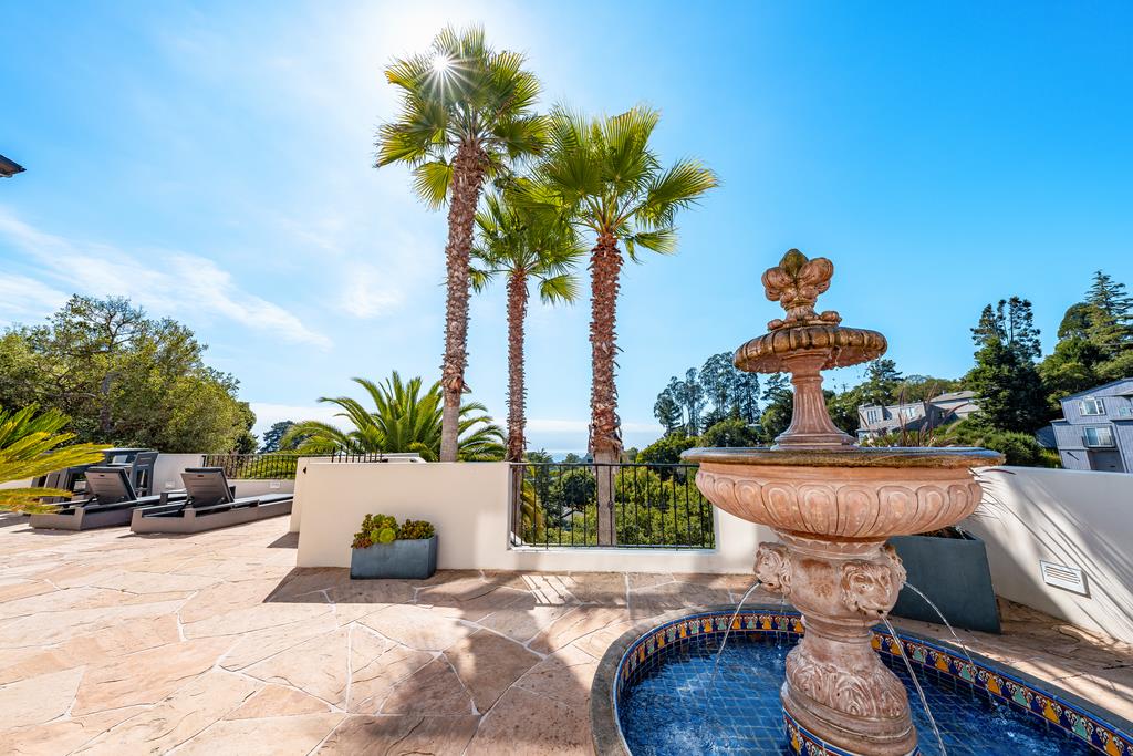 702 Vista Del Mar DR