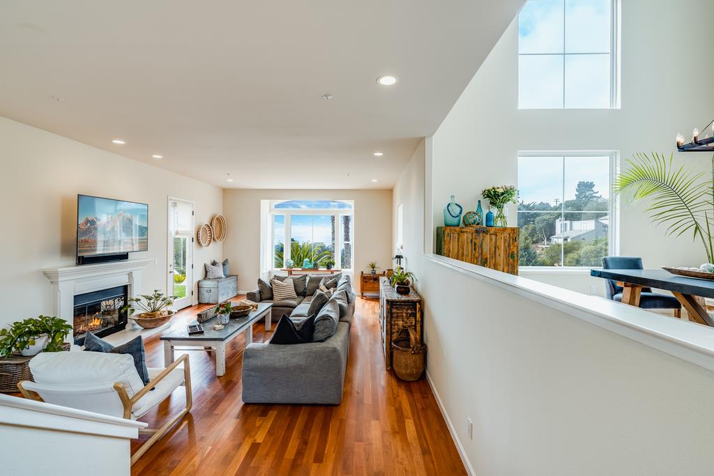 702 Vista Del Mar DR