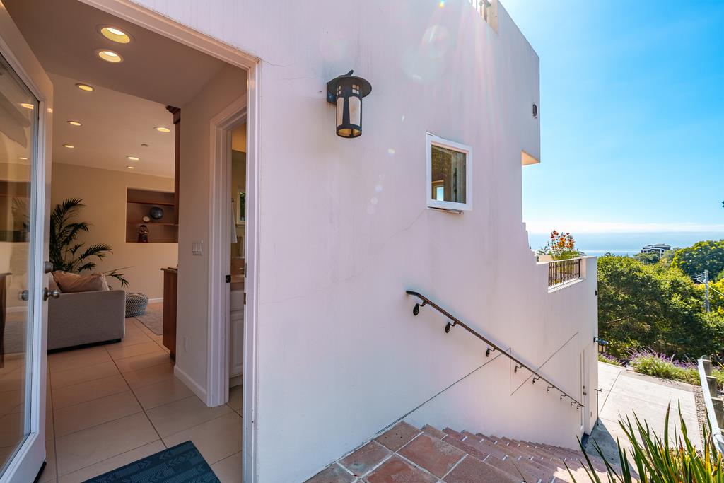 702 Vista Del Mar DR