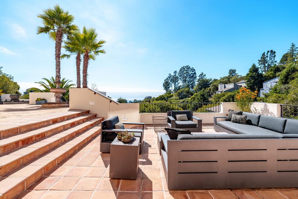 702 Vista Del Mar DR