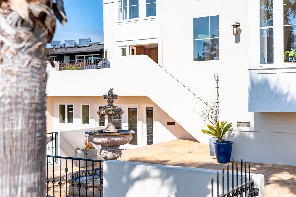 702 Vista Del Mar DR