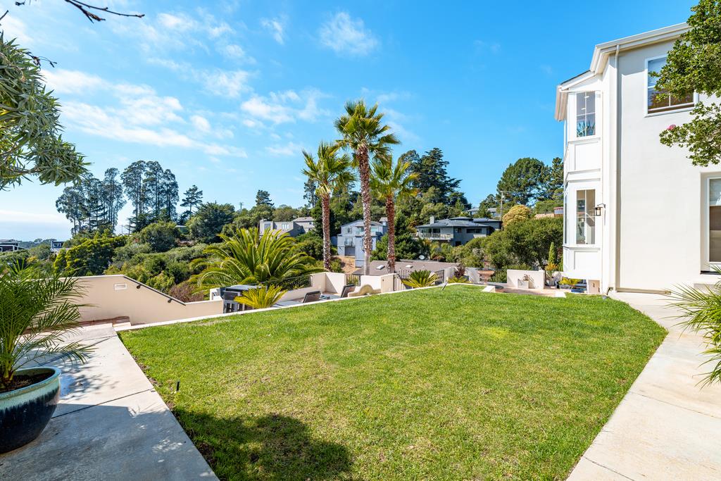 702 Vista Del Mar DR