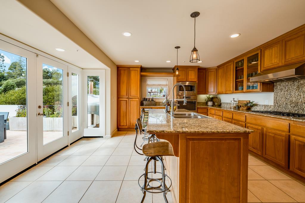 702 Vista Del Mar DR