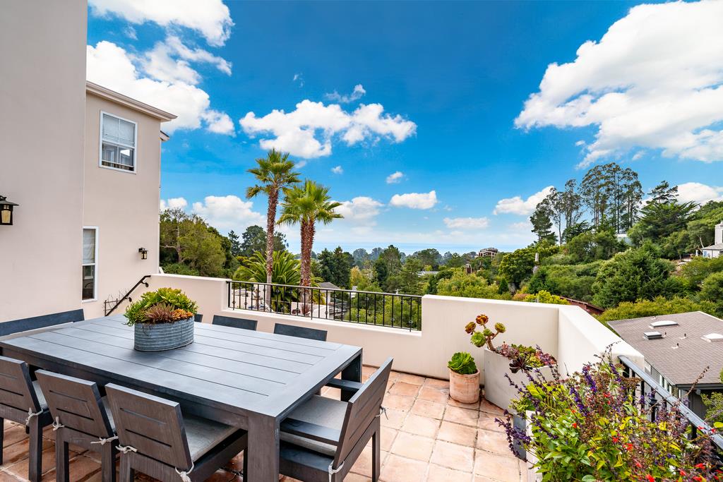 702 Vista Del Mar DR