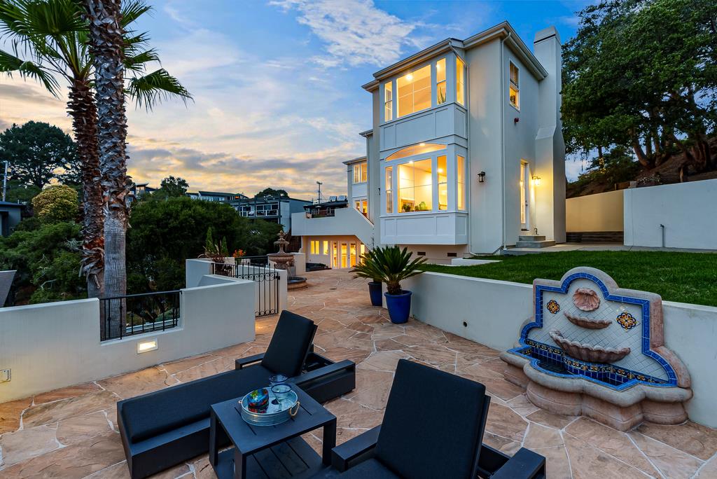 702 Vista Del Mar DR