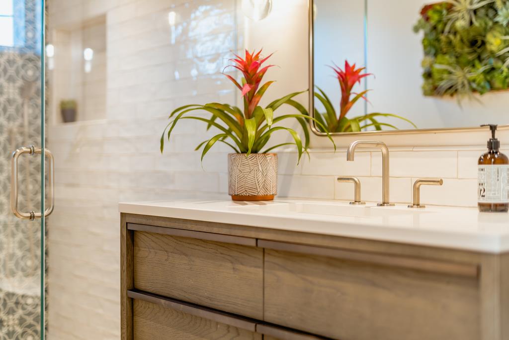 702 Vista Del Mar DR