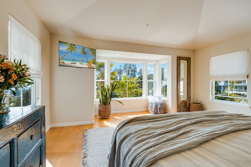 702 Vista Del Mar DR