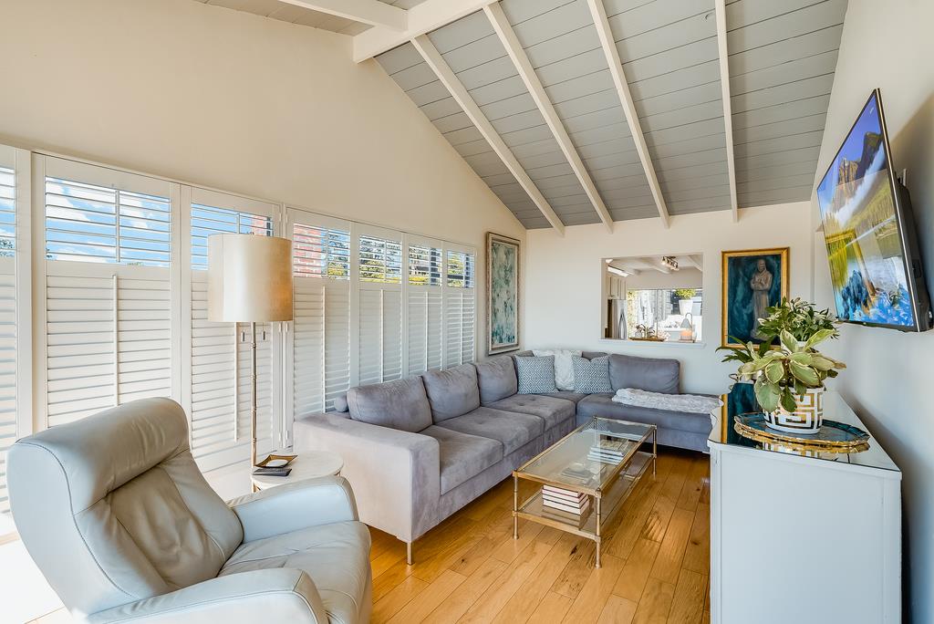 221 Highland DR