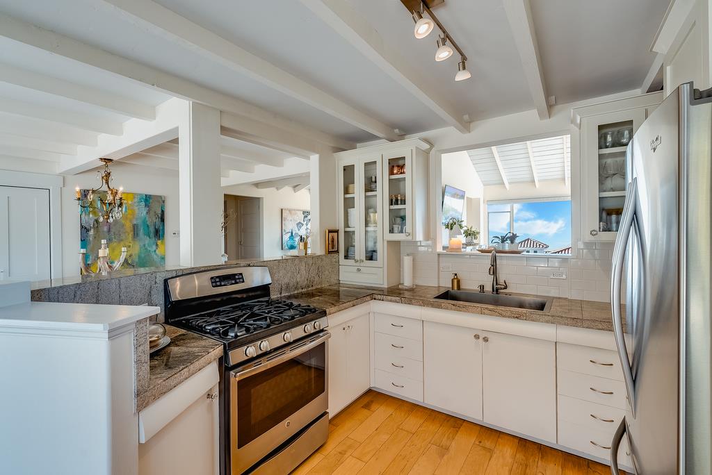 221 Highland DR