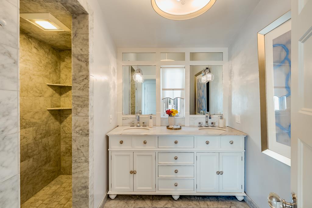 221 Highland DR