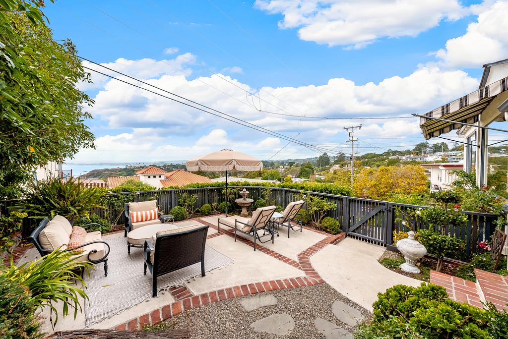 221 Highland DR
