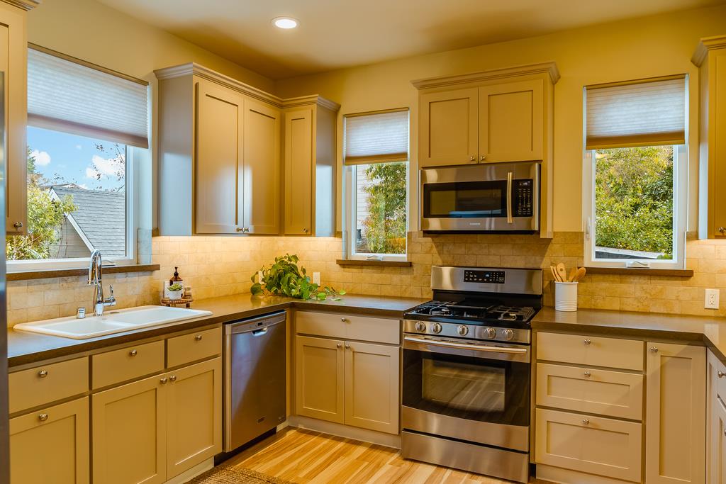 2216 Paul Minnie AVE