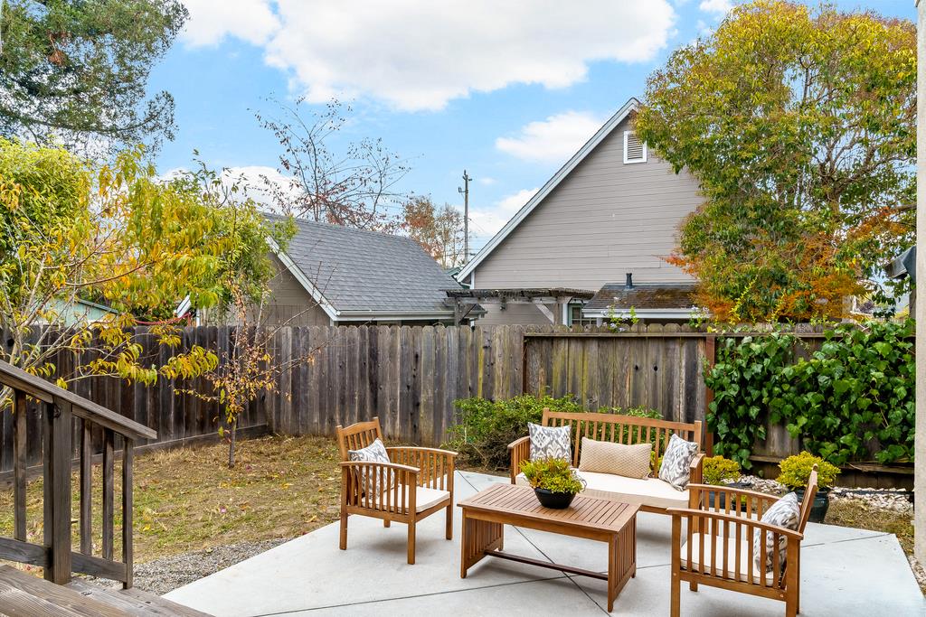 2216 Paul Minnie AVE