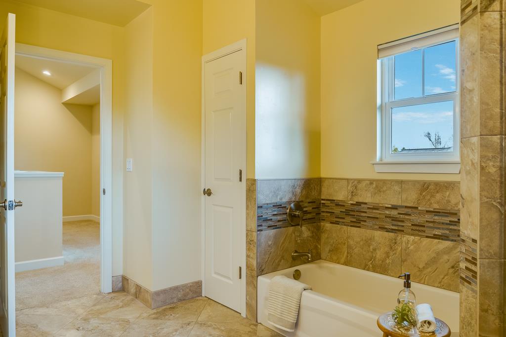 2216 Paul Minnie AVE