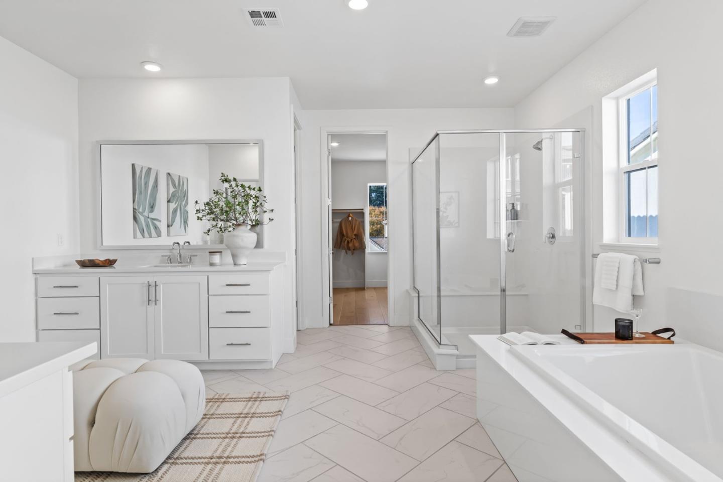 109 Village LN