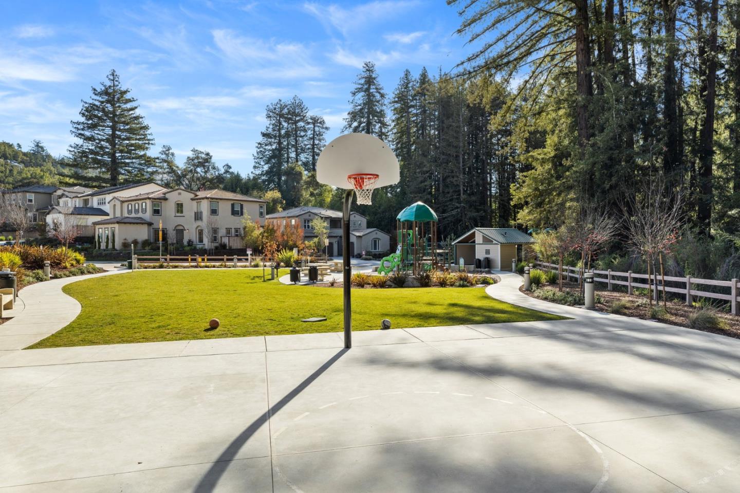 109 Village LN