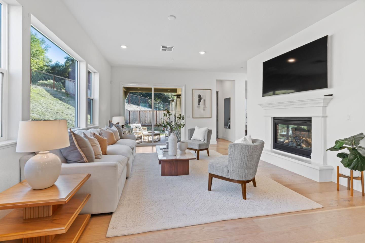 109 Village LN