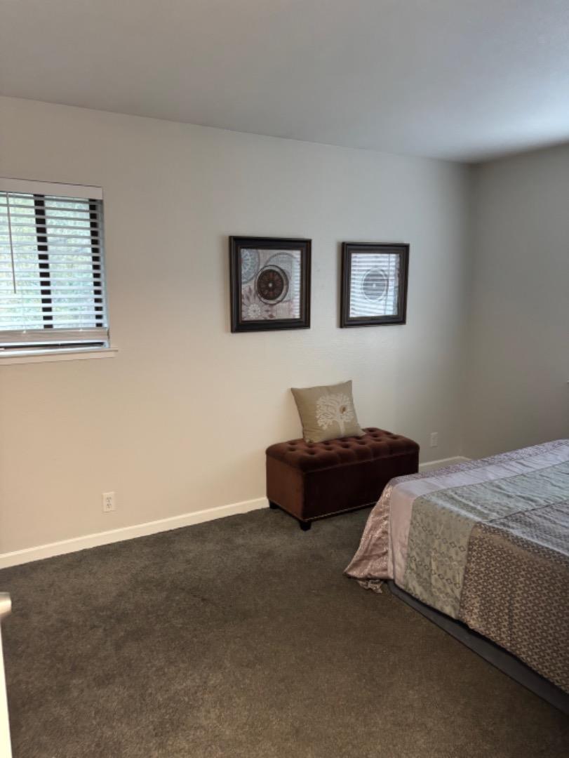 212 Stonegate CIR