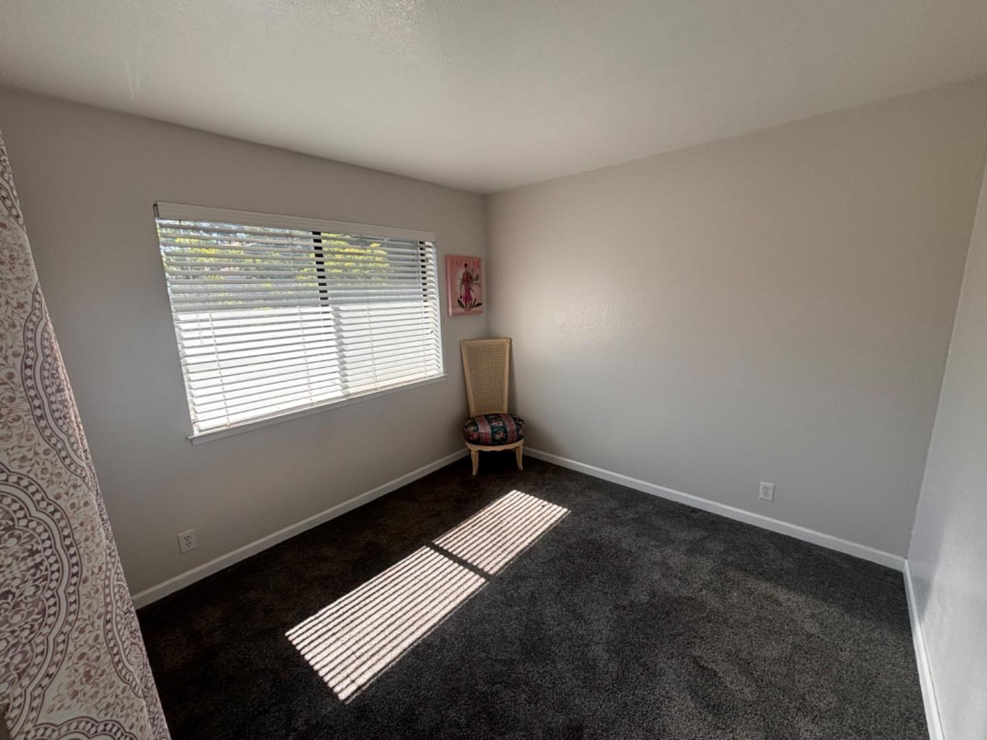 212 Stonegate CIR