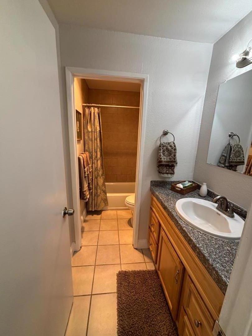 212 Stonegate CIR