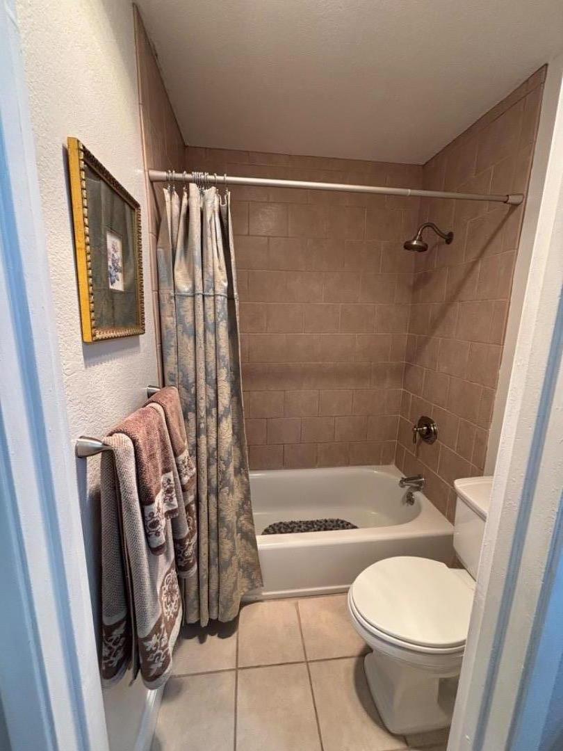 212 Stonegate CIR