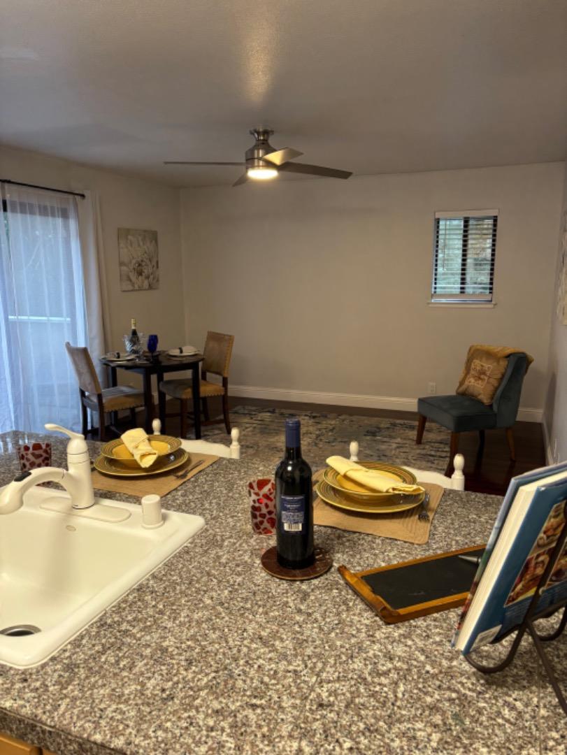 212 Stonegate CIR