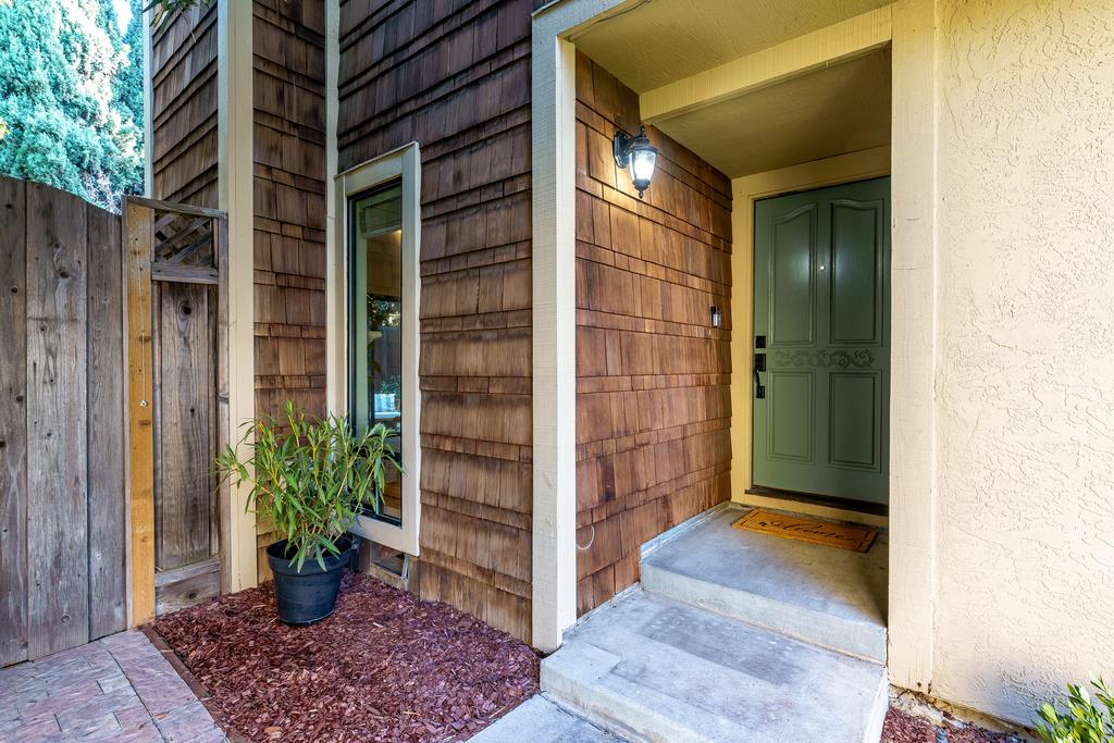 56 Jacklin PL