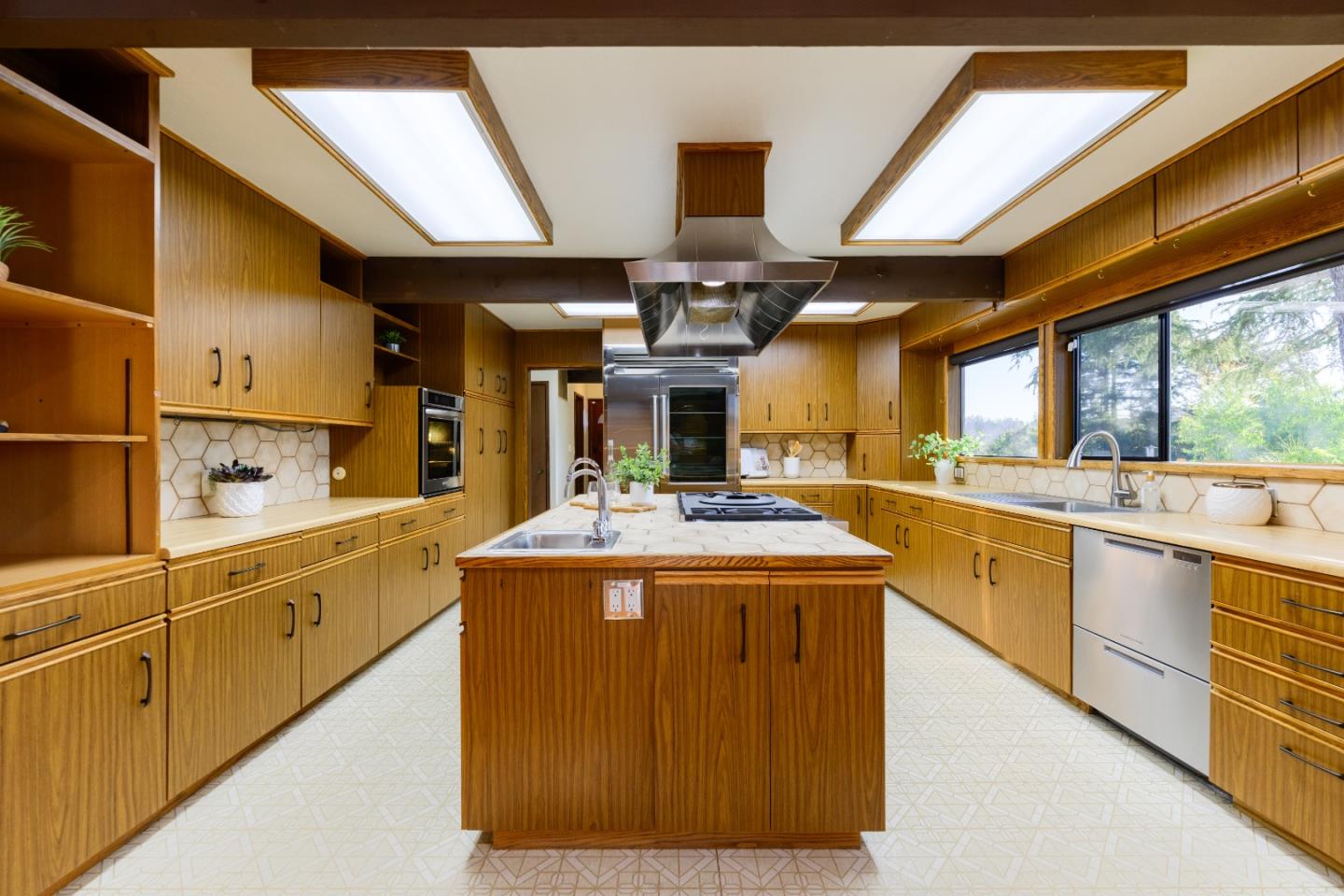 100 Pleasant Heights DR