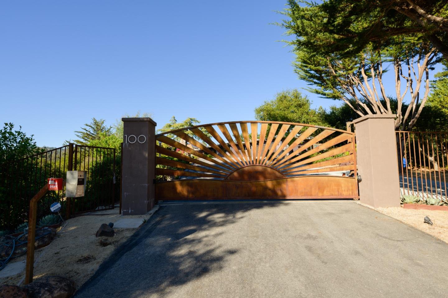 100 Pleasant Heights DR