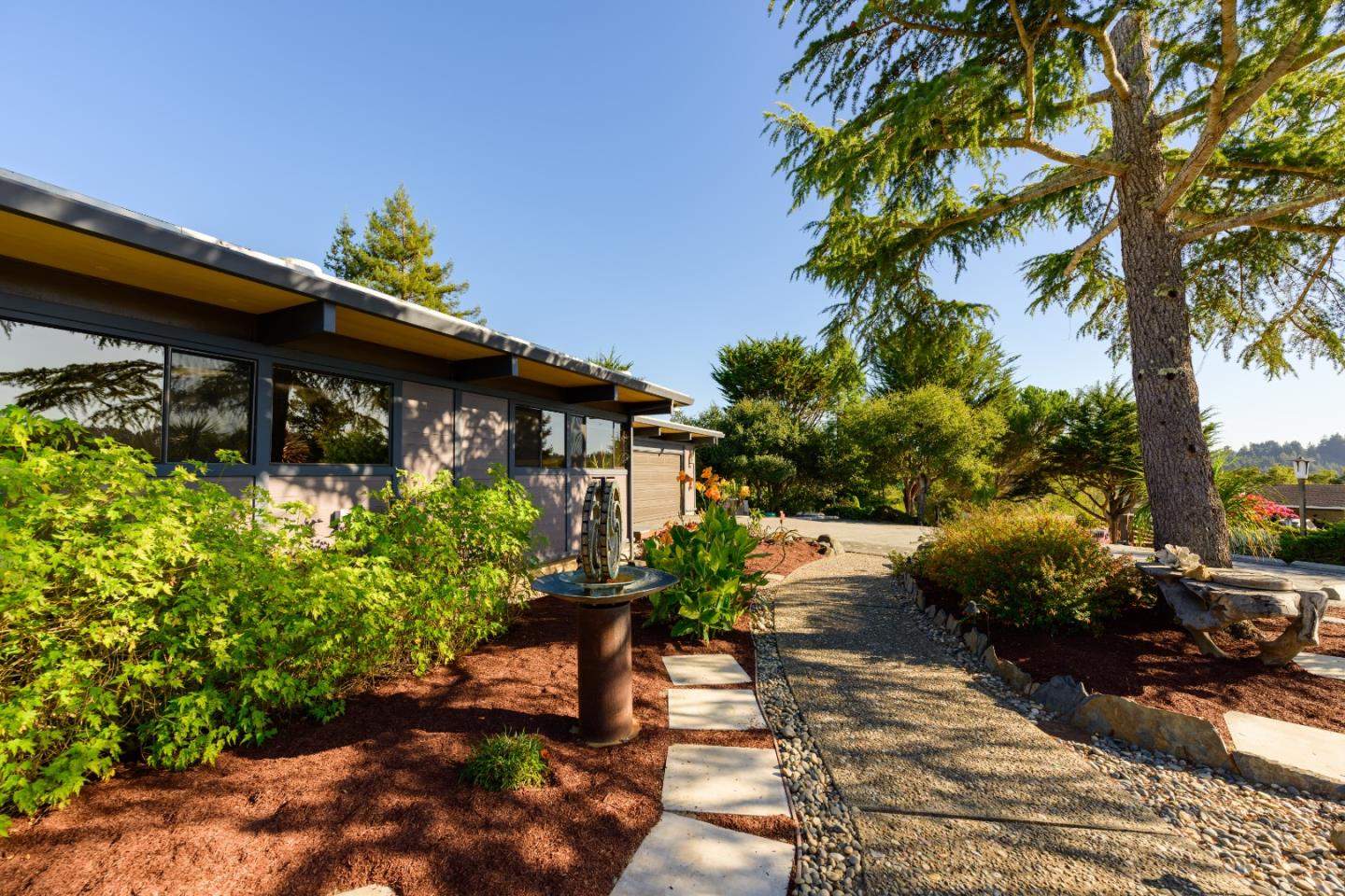 100 Pleasant Heights DR