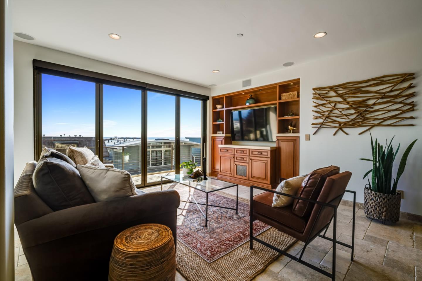 639 Beach DR