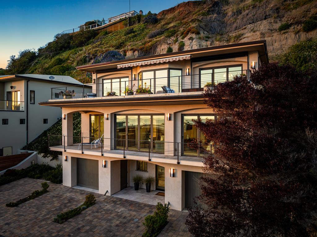 639 Beach DR