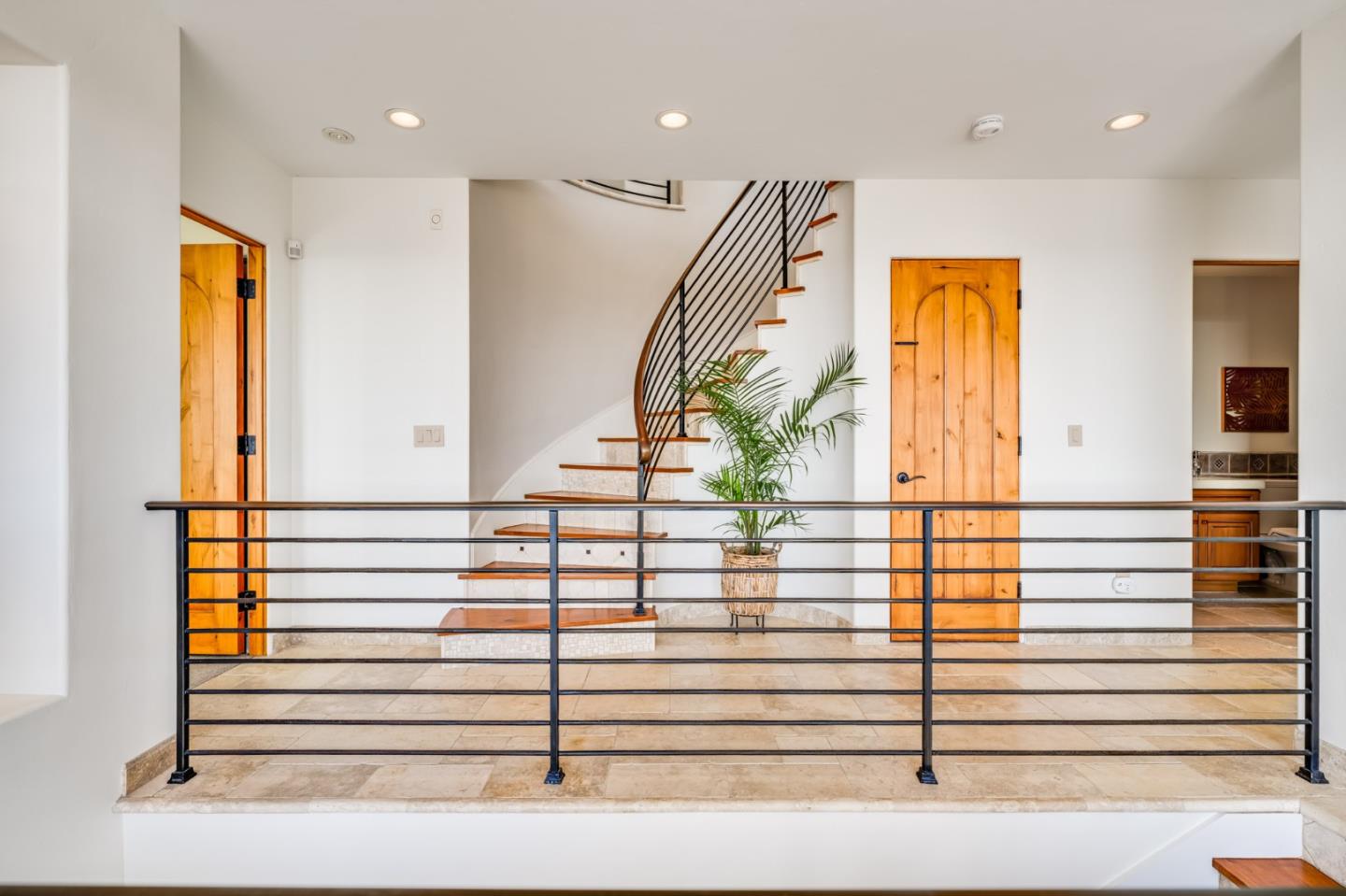 639 Beach DR