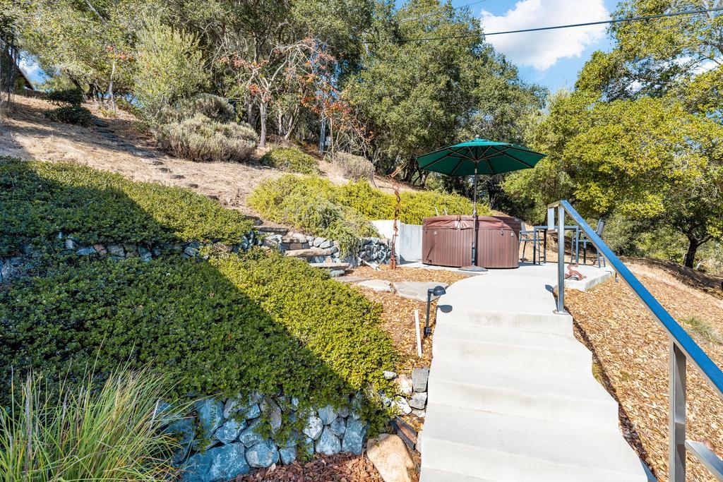 3765 Old Pilkington RD