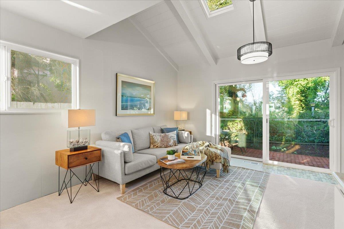 439 Vista Del Mar DR