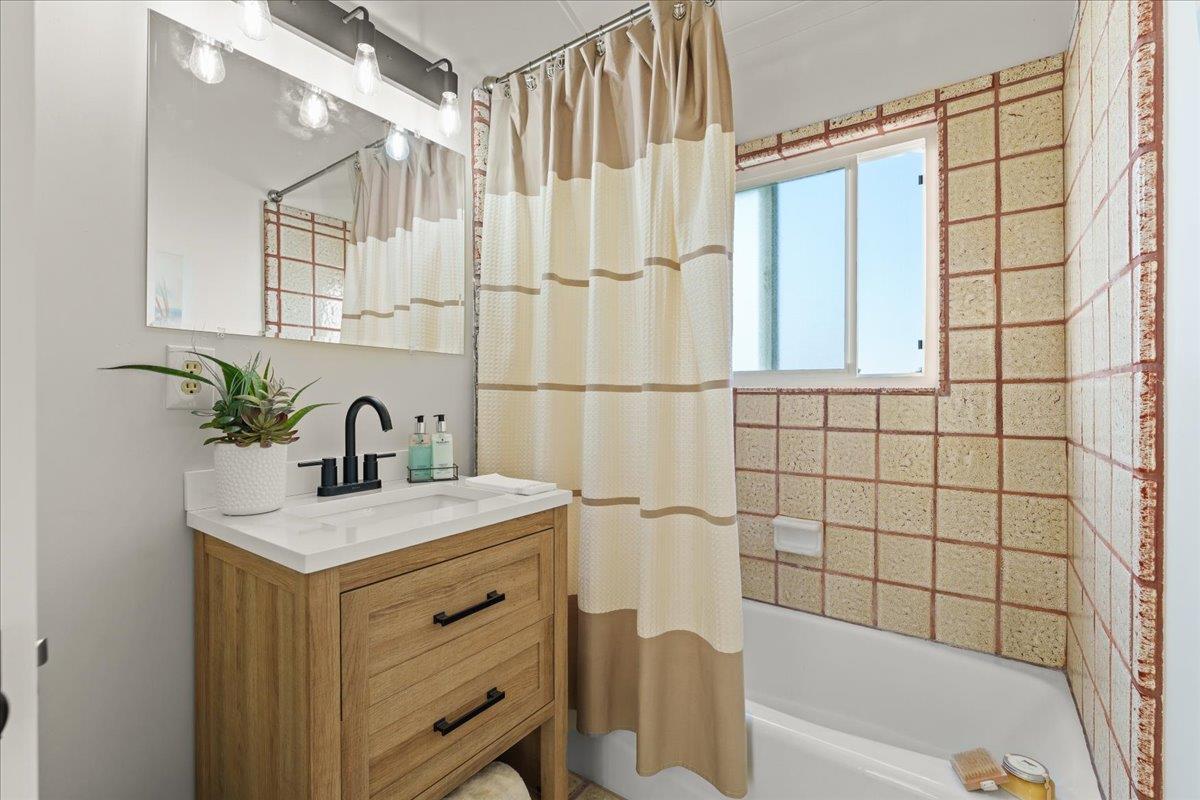 439 Vista Del Mar DR