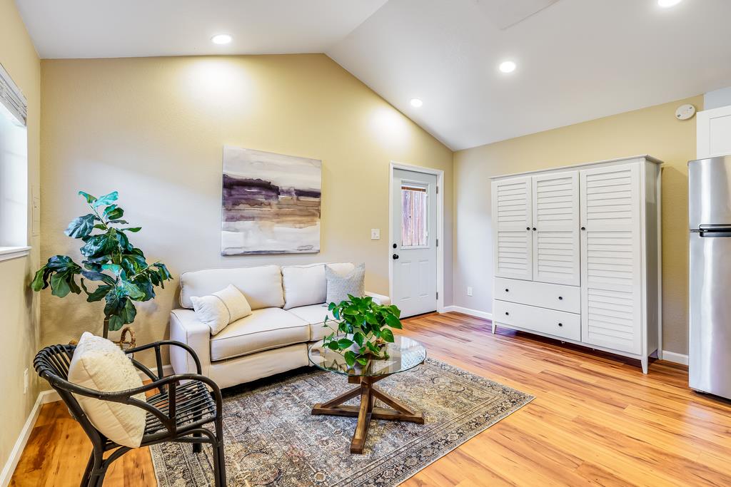 260 Alturas WAY