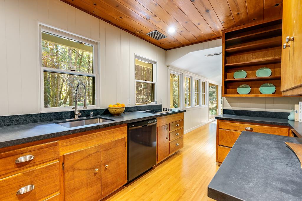 10135 Love Creek RD